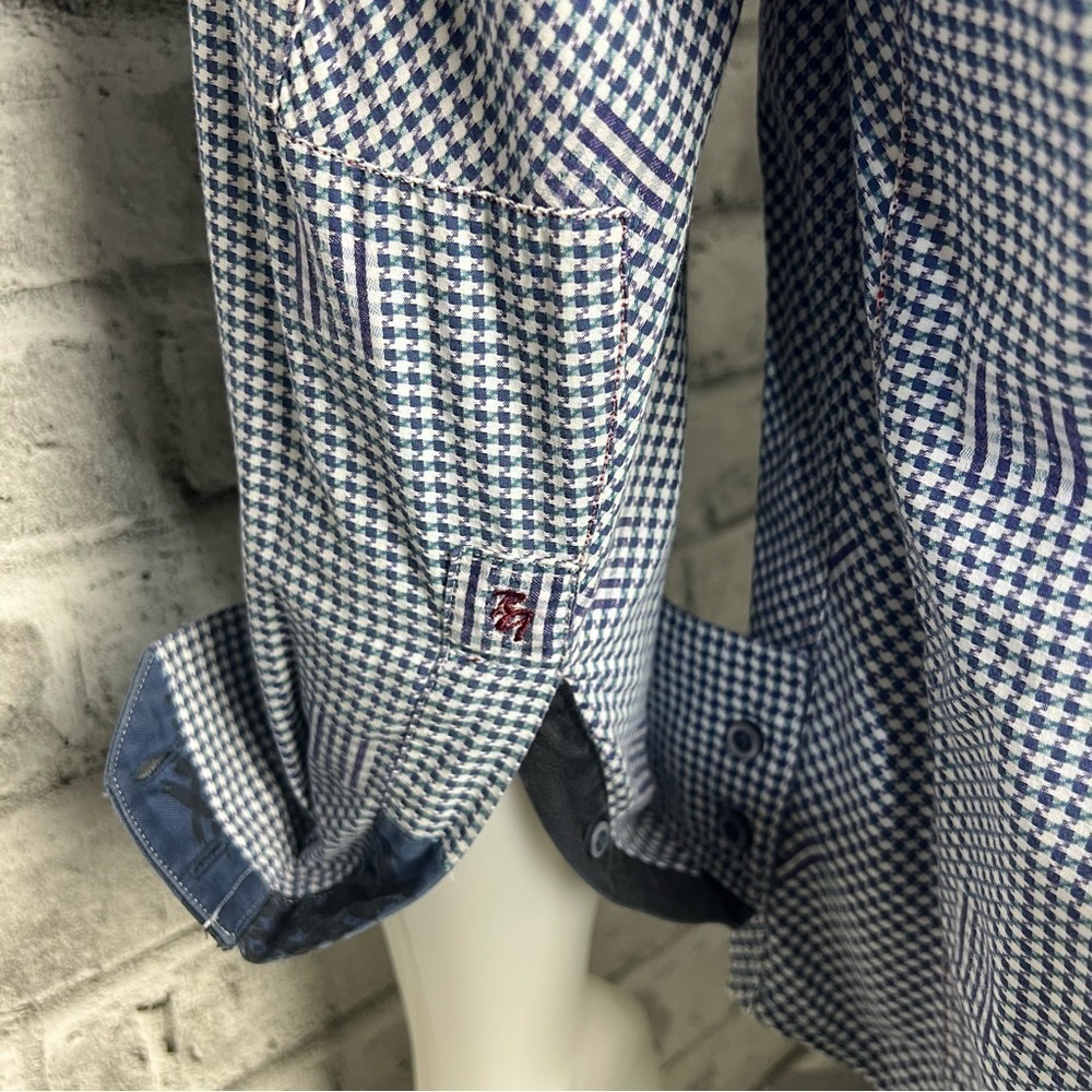 Robert Graham Graphic Print Flip Cuff Casual Shirt - Picture 7 of 9